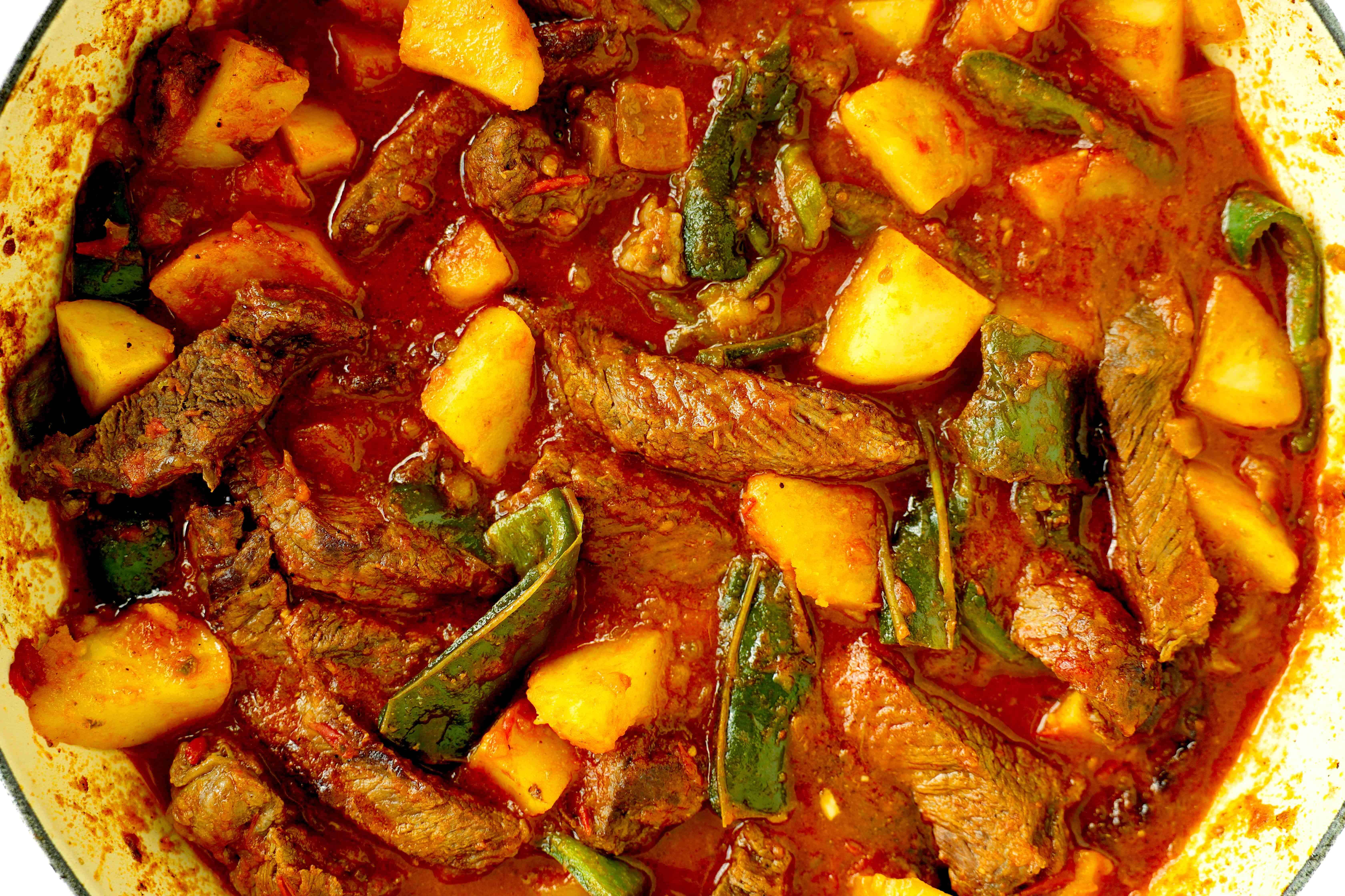Closeup of Bistec Ranchero in a Dutch oven